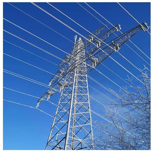 Gittermast vs. Stahlrohrmast: Was ist besser?
